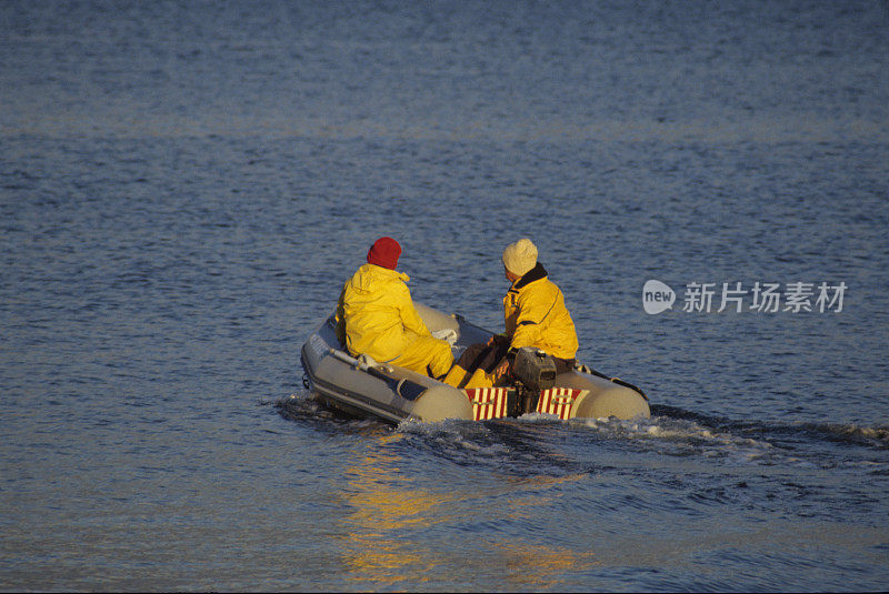 早上乘坐小艇