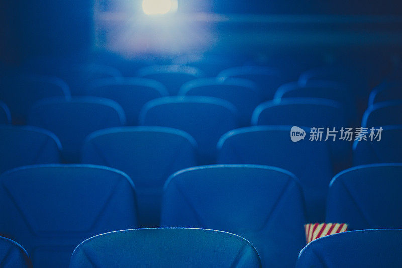 电影院的蓝色座位
