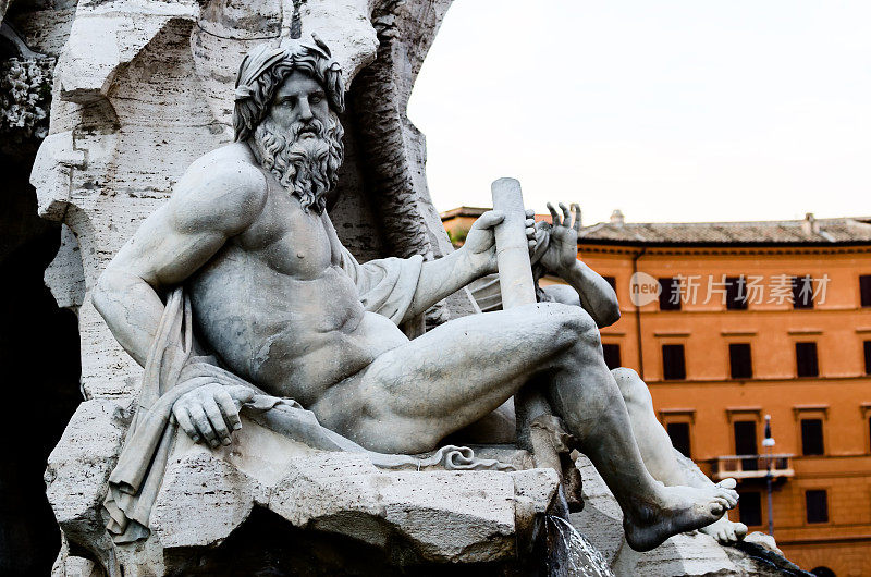 意大利罗马，纳沃纳广场，贝尔尼尼喷泉中的宙斯雕像