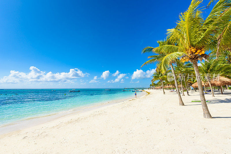 阿库马尔海滩-天堂湾海滩在金塔纳罗，墨西哥-加勒比海岸