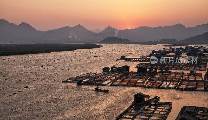 日落时分的渔家，福建霞浦，中国