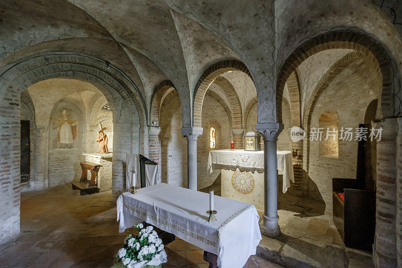 蒙特维里奥修道院，一座可以追溯到12世纪的罗马式建筑(意大利艾米利亚-罗马涅)