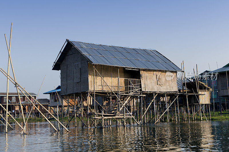茵莱湖上漂浮的房屋
