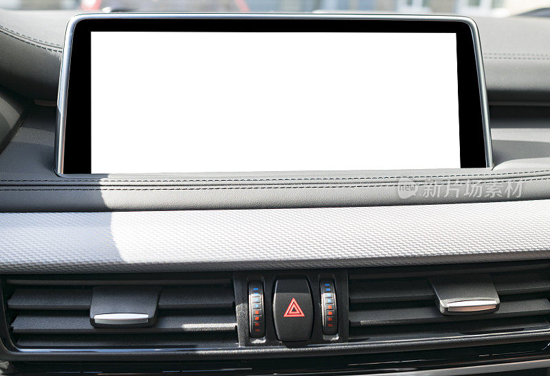 白色拷贝空间的触摸屏界面导航和多媒体系统控制，内饰现代汽车仪表盘，空白的文字，白色屏幕，汽车内部细节