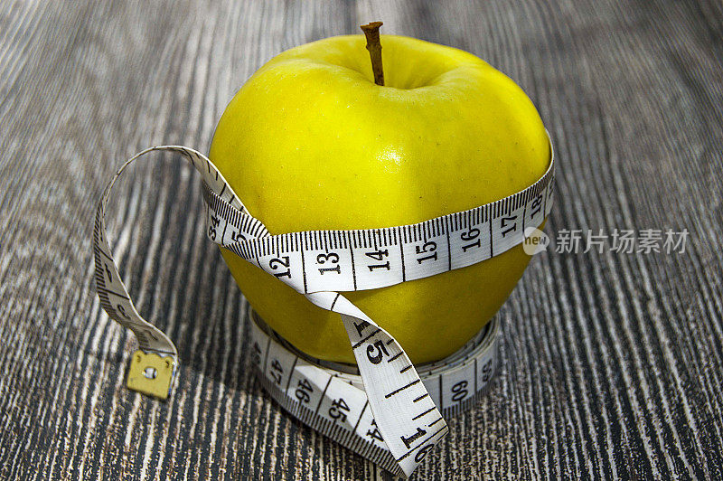 吃青苹果减肥摆脱青苹果，吃青苹果减肥是有益的。苹果是一种低热量水果，用苹果减肥是健康的。