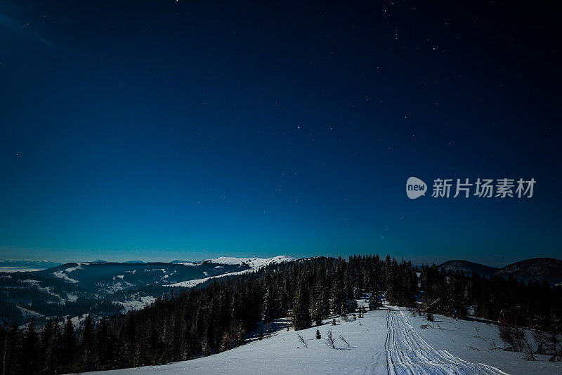 雪山里的夜星