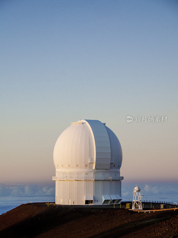位于莫纳克亚天文台的加拿大-法国-夏威夷望远镜