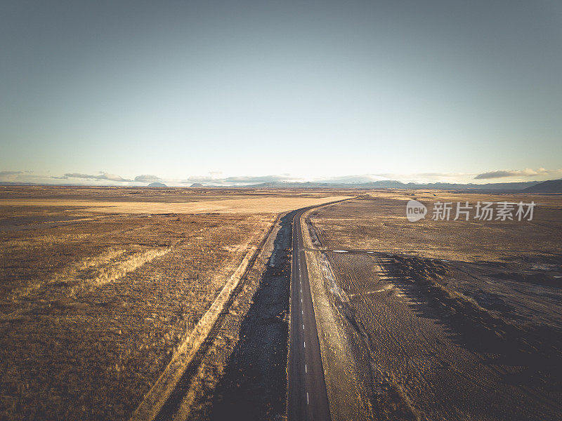 冰岛通过火山景观的冰岛公路