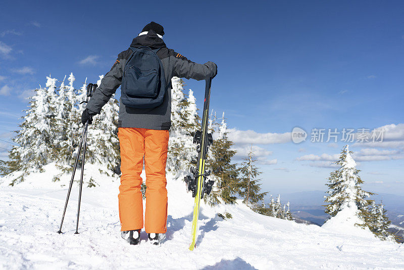 高高地，在山上