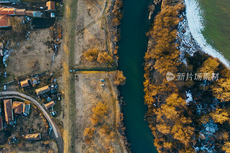 冬季河流鸟瞰图