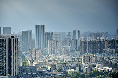 城市天际线在日出，成都，中国