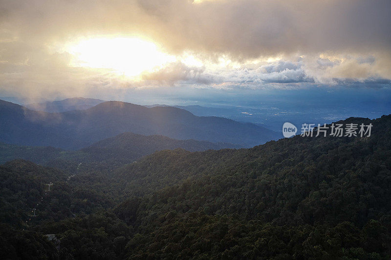 马来西亚彭航高地峡日落