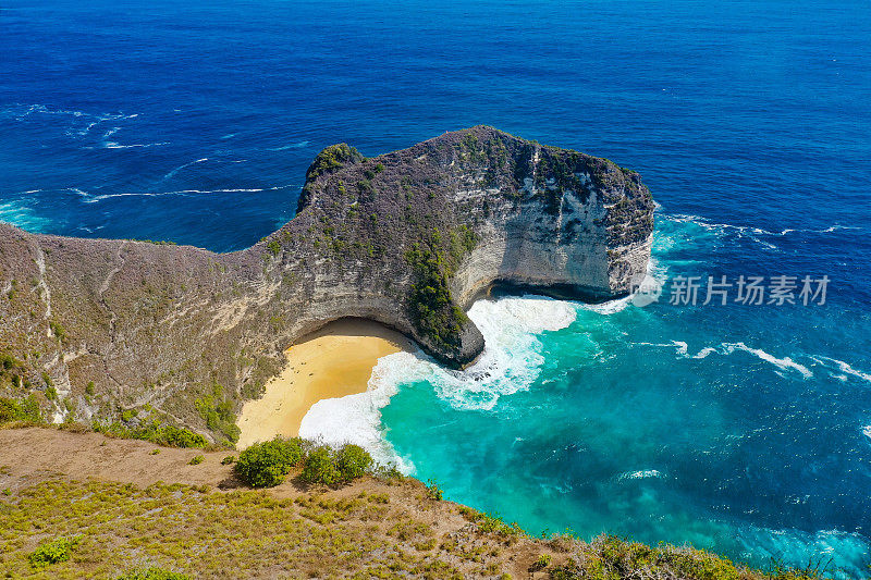 巴厘岛努沙佩尼达岛的曼塔湾或克林金海滩