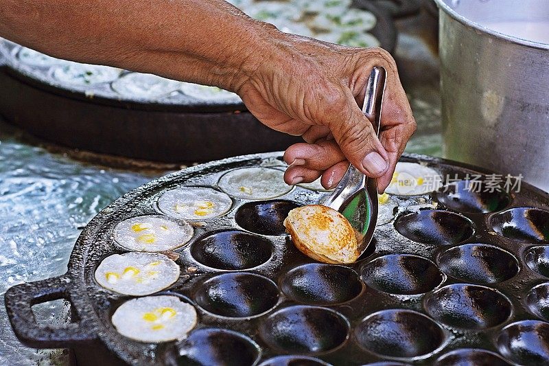 煮椰奶煎饼-泰国甜食。