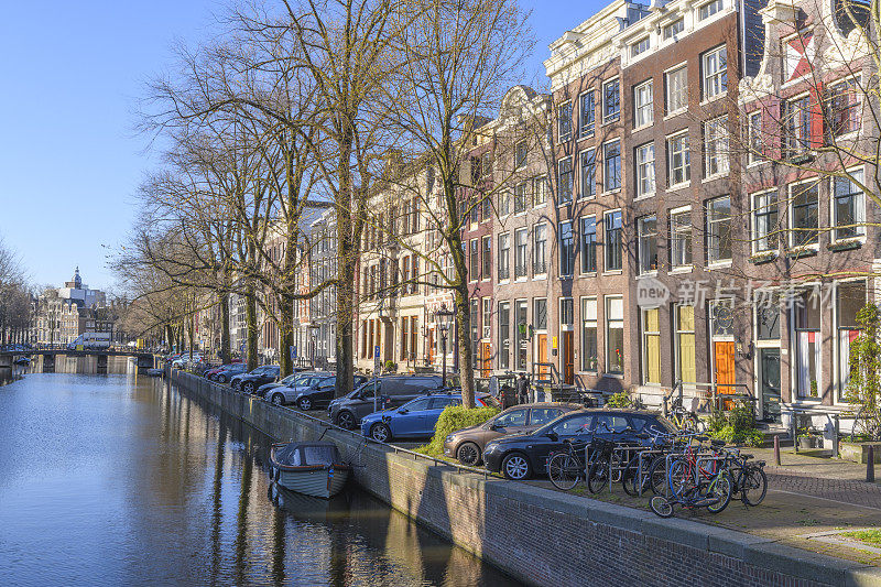 在阿姆斯特丹的一个早春的早晨