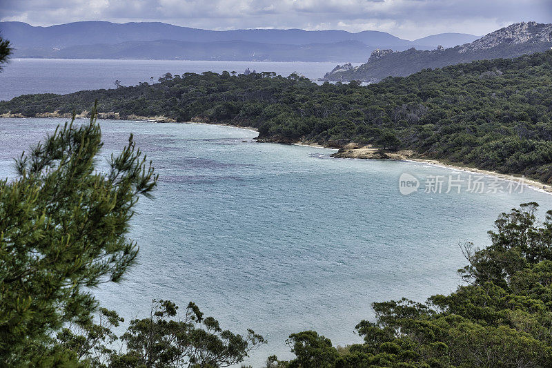 普罗旺斯瓦河上的Porquerolles岛，在C?te d'Azur上