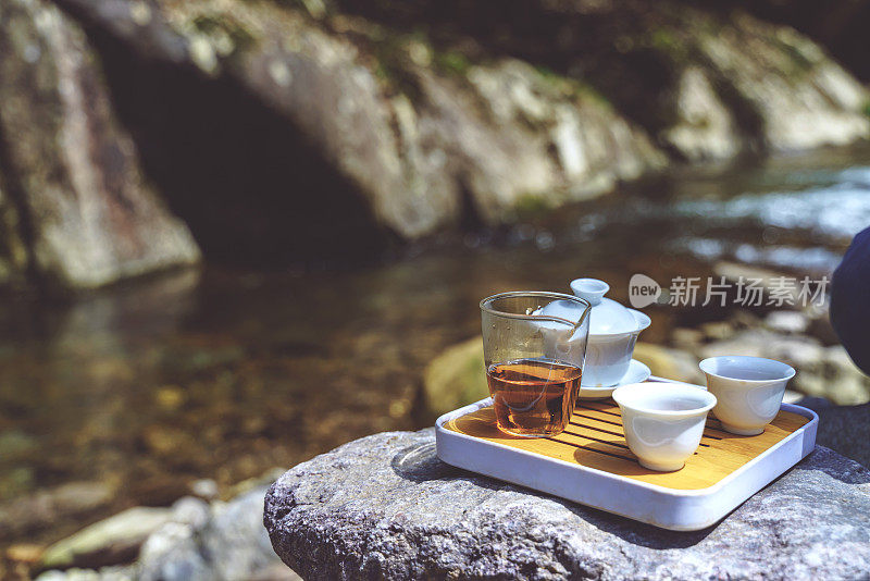 户外野餐茶，山泉水