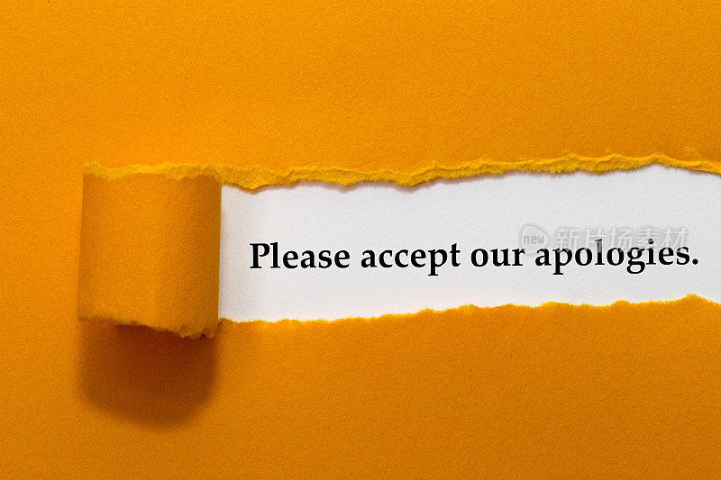 请接受我们用橙色撕下的纸写的道歉