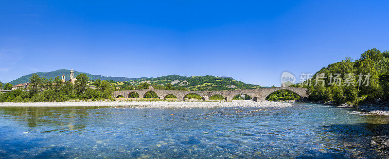 博比奥与旧桥(意大利艾米利亚-罗马涅)