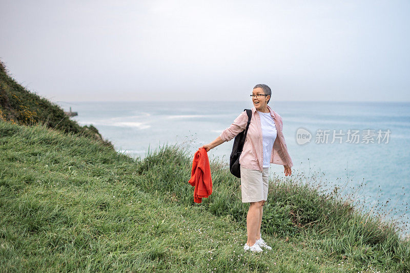 在海边沉思的快乐