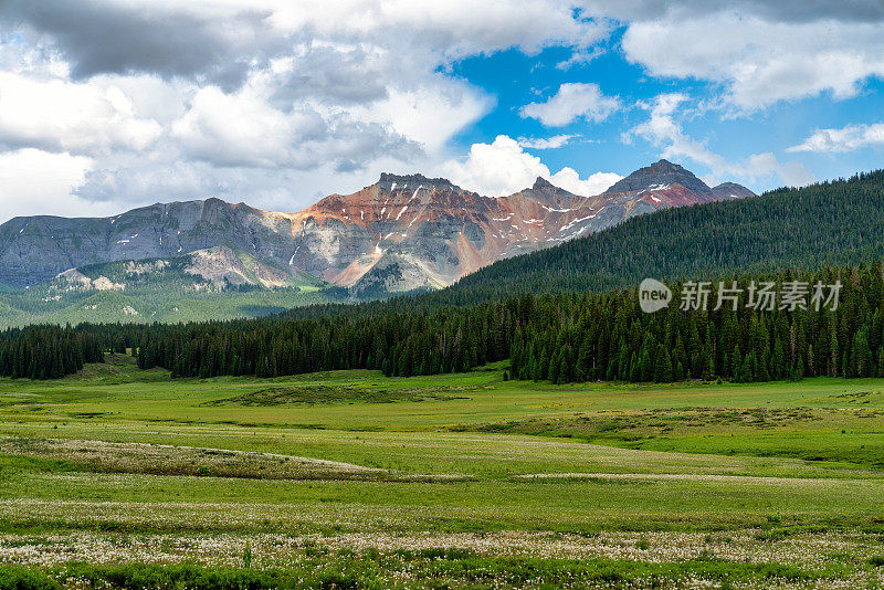 落基山脉美丽的山景