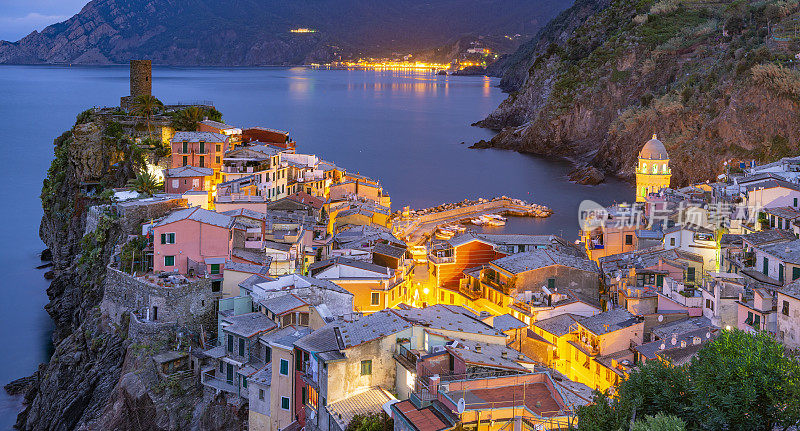 意大利五宫的海滨村庄Vernazza