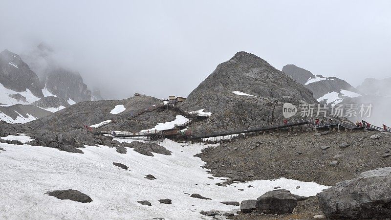 玉龙雪山在云南省丽江