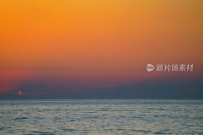美丽的日落背景亚得里亚海海岸在克罗地亚佩罗日