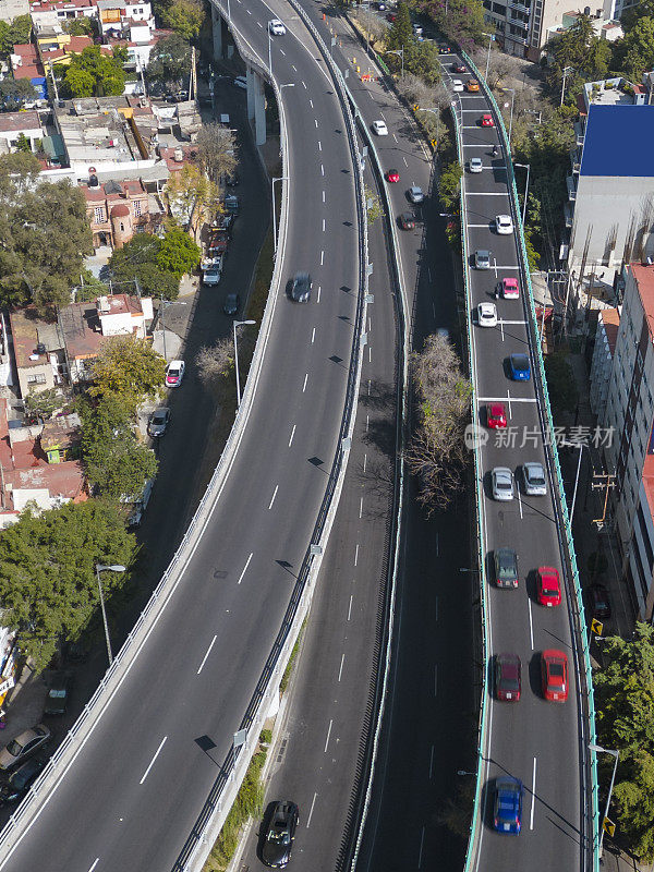 墨西哥城的交通和高架道路