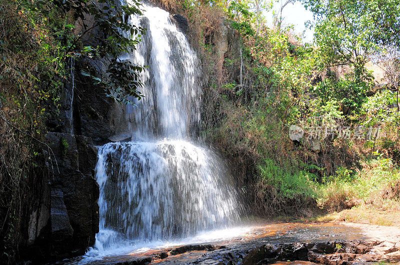 卡盖拉瀑布——布隆迪鲁塔纳省的恩科马山脉