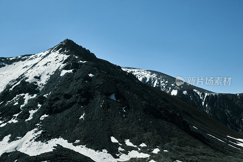 天山南川阿蜀山口