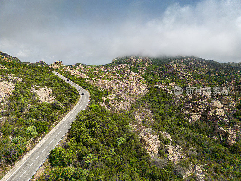 加卢拉风景与高速公路-撒丁岛