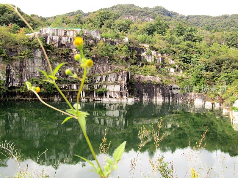 日本。十月。山湖。组成。