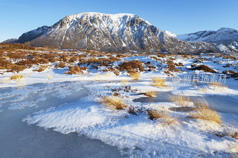 罗浮敦奥斯塔古雅岛的冬季雪景