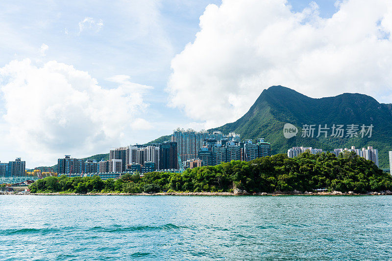 马鞍山和密集的住宅公寓楼