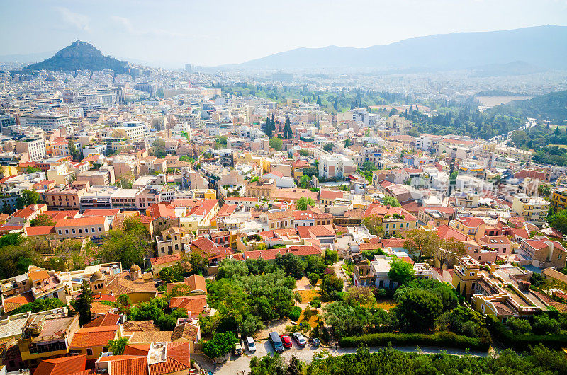 从希腊卫城山上俯瞰雅典全景。