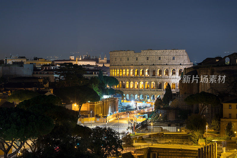 竞技场的夜景。