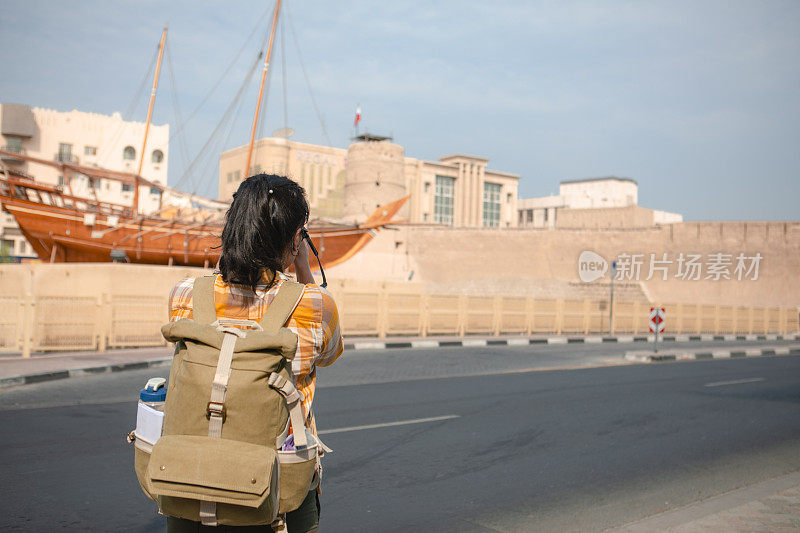 亚洲女人在迪拜旅行，阿拉伯联合酋长国