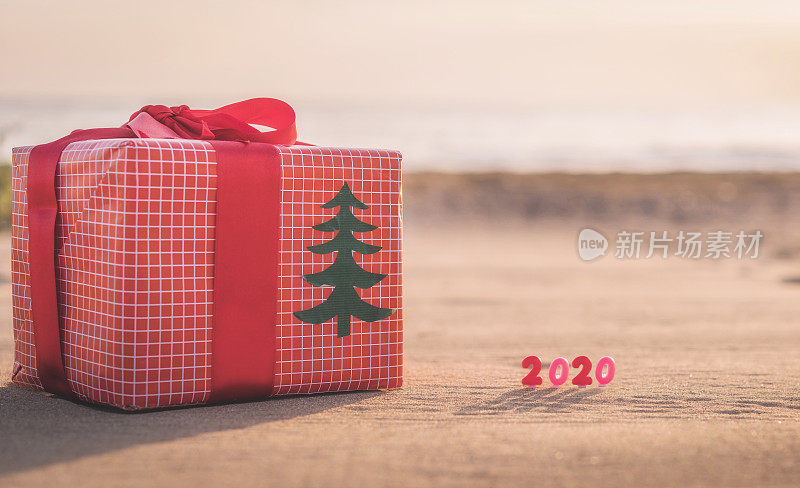 沙滩上的礼盒2020