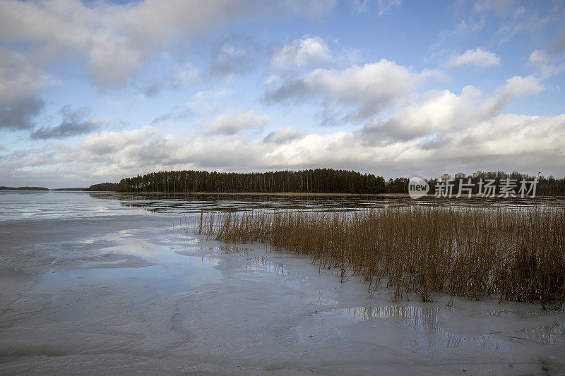 芬兰Saimaa湖正在融化的冰
