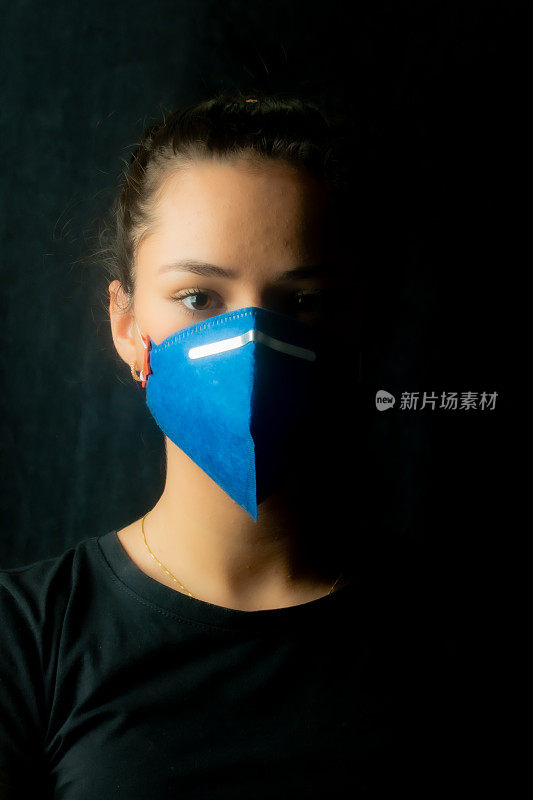 用口罩保护自己的女孩-冠状病毒-冠状病毒19