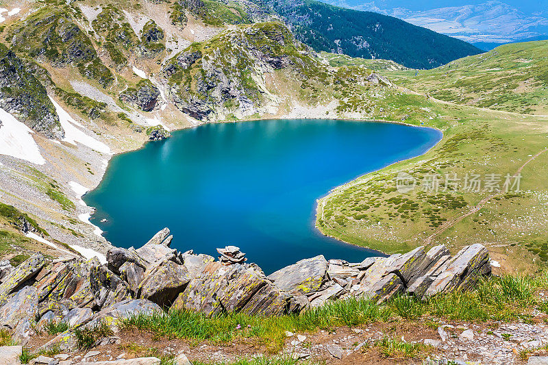 保加利亚七瑞拉湖之一的巴布雷卡