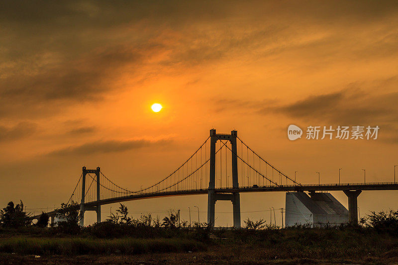 Thuan港区桥