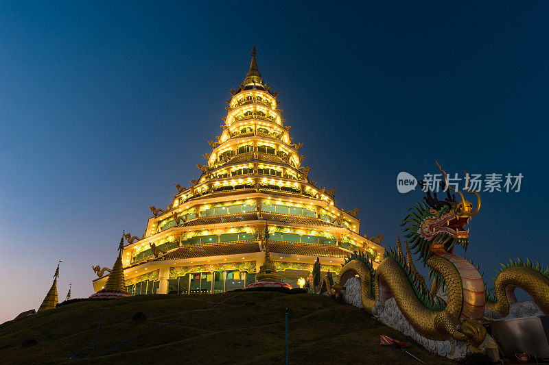 金塔九层有龙纹的中国寺庙——清莱华华pla康庙