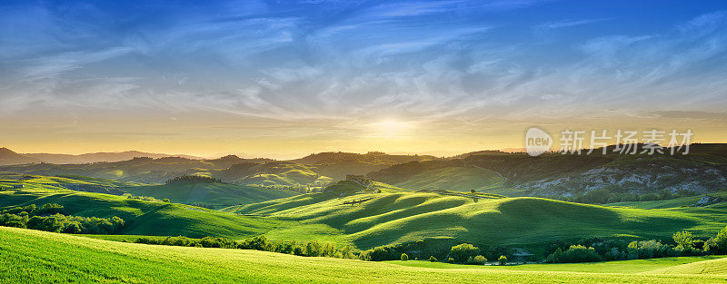 田园诗般的风景-托斯卡纳的绿色田野上的日落