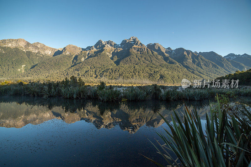 镜湖，峡湾国家公园，新西兰