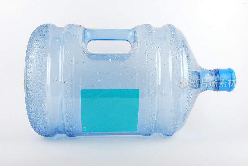 蓝色塑料水瓶