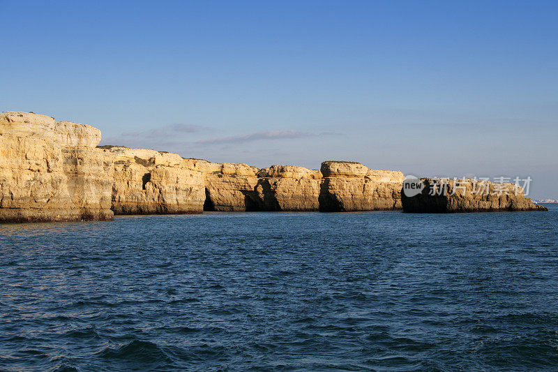 葡萄牙卡波卡沃埃罗海岸的岩石