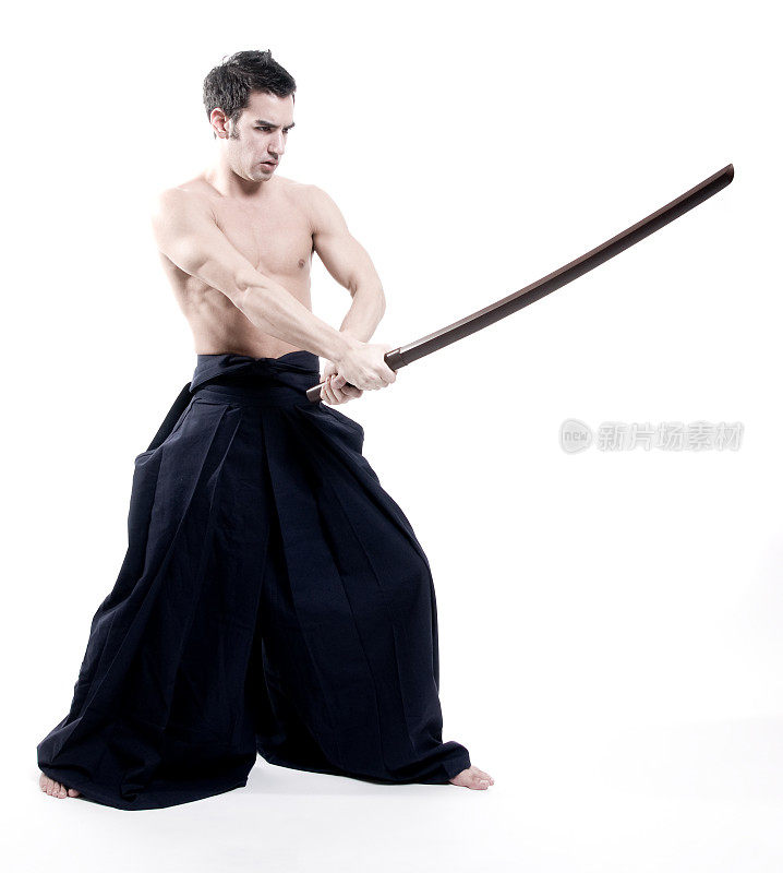 莱多武术:年轻男子用剑穿剑道裤