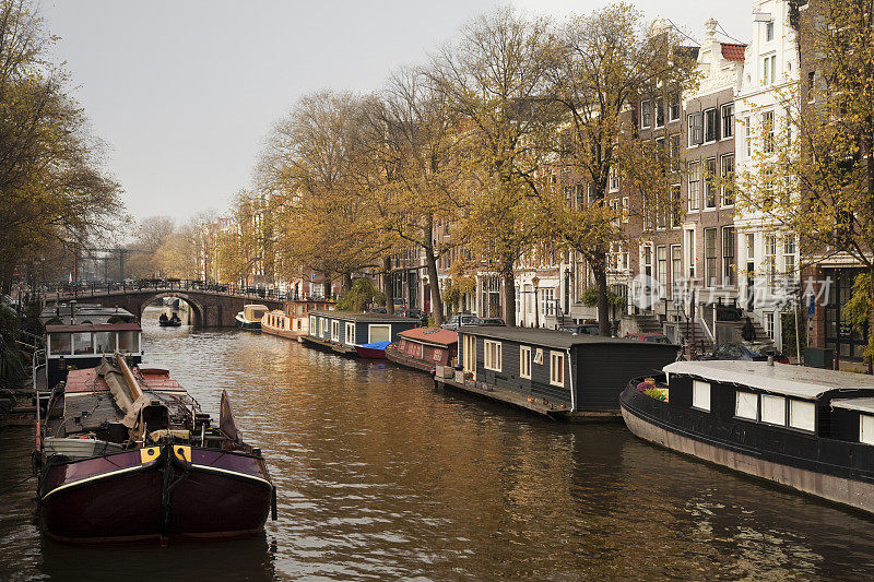 秋天黄昏的阿姆斯特丹运河和船屋(XXXL)